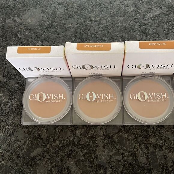 Huda GLOWISH Smoothing Breathable Luminous Pressed Powder 11 shades NEW☀️☀️ - Picture 6 of 8